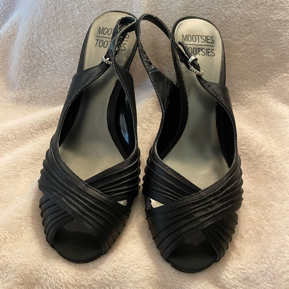 Mootsies Tootsies Black Strappy Heels Elegant Design